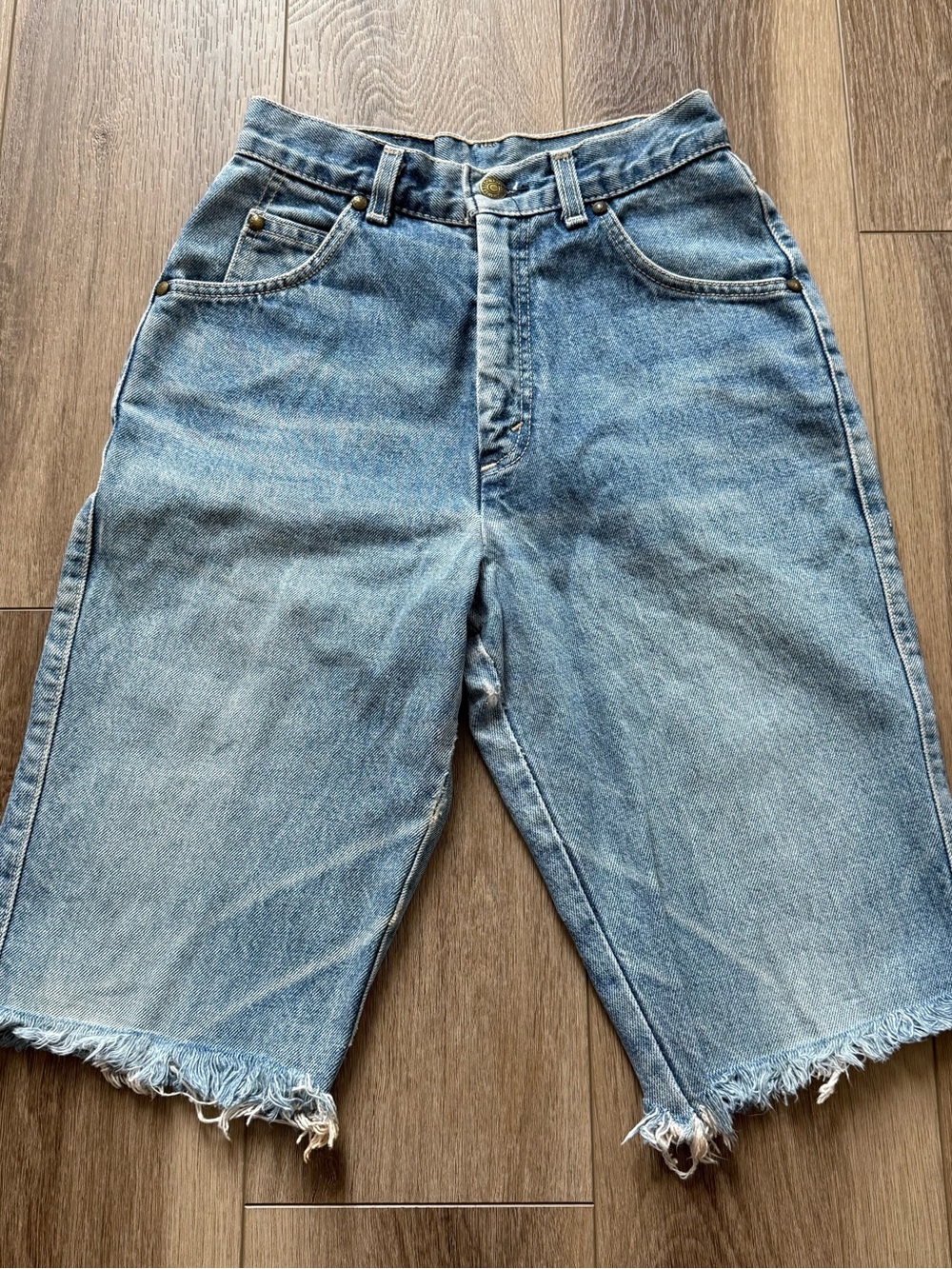 Authentic Vintage brown tab Levi's blue denim jean short jorts size 5 / 24